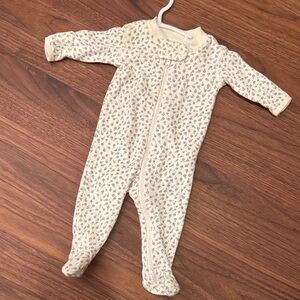 Quincy Mae Cream and Gray Leaf Print Footie
